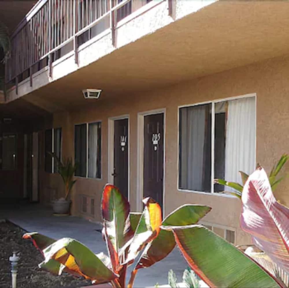 Rivera Inn & Suites Motel Pico Rivera Exterior photo