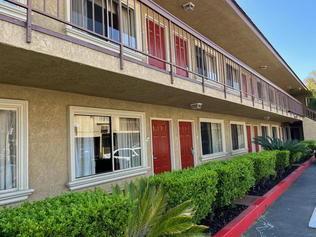Rivera Inn & Suites Motel Pico Rivera Exterior photo